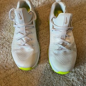 women’s nike size 6.5 metcon